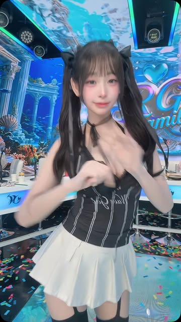 블루 RG 방송 세트에서 촬영한 가애의 공식 릴스 장면